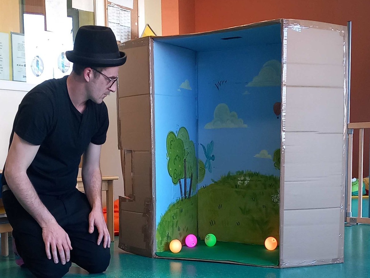 Spectacle  Une boîte ?  par la Compagnie Jong & Cie