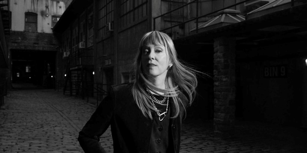 SUZANNE VEGA + 1ÈRE PARTIE