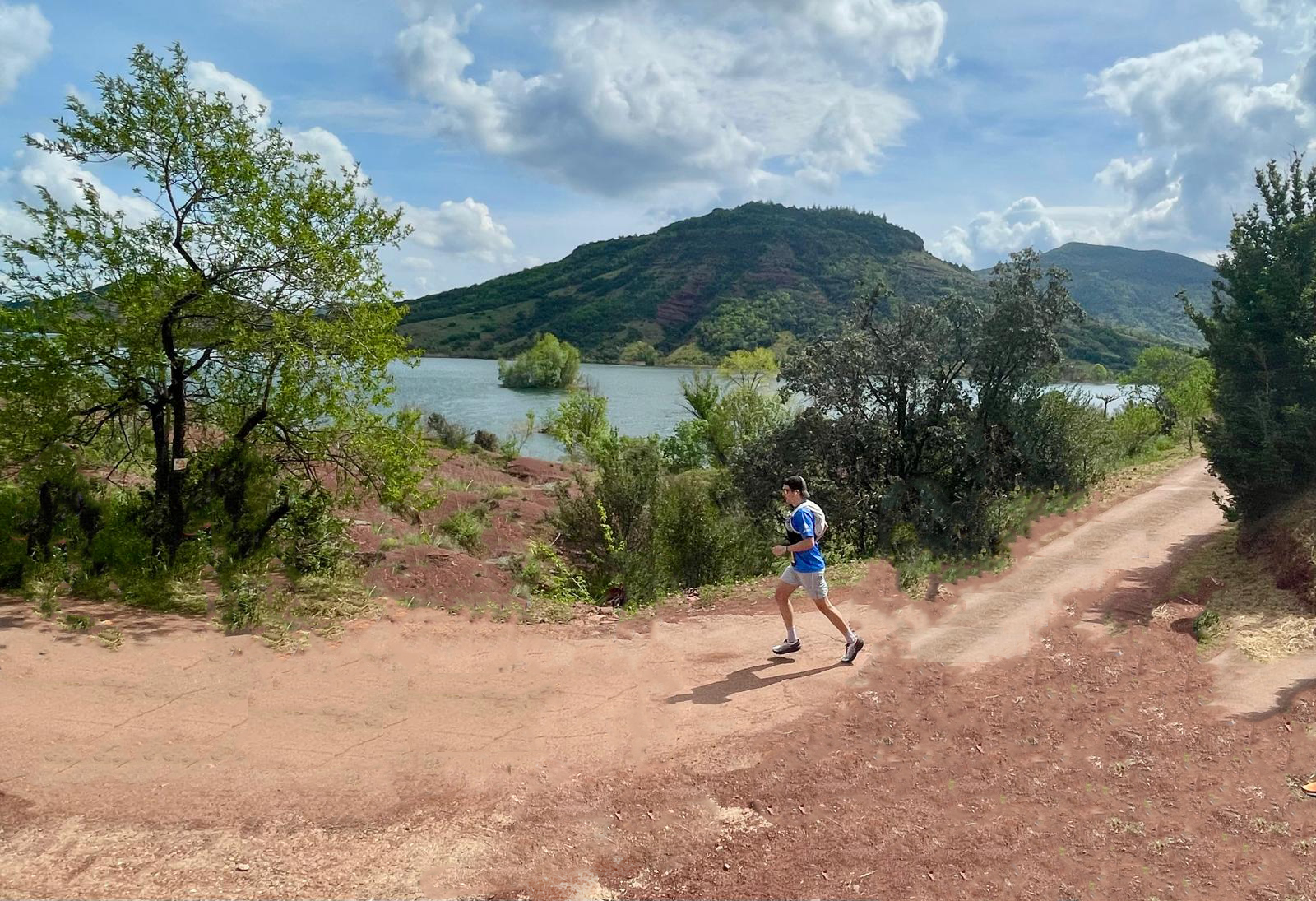 TRAIL DU TOUR DU LAC DU SALAGOU (AU DÉPART DES VAILHÉS) GR® DE PAYS ENTRE 2 LACS AVÈNE SALAGOU Celles Occitanie