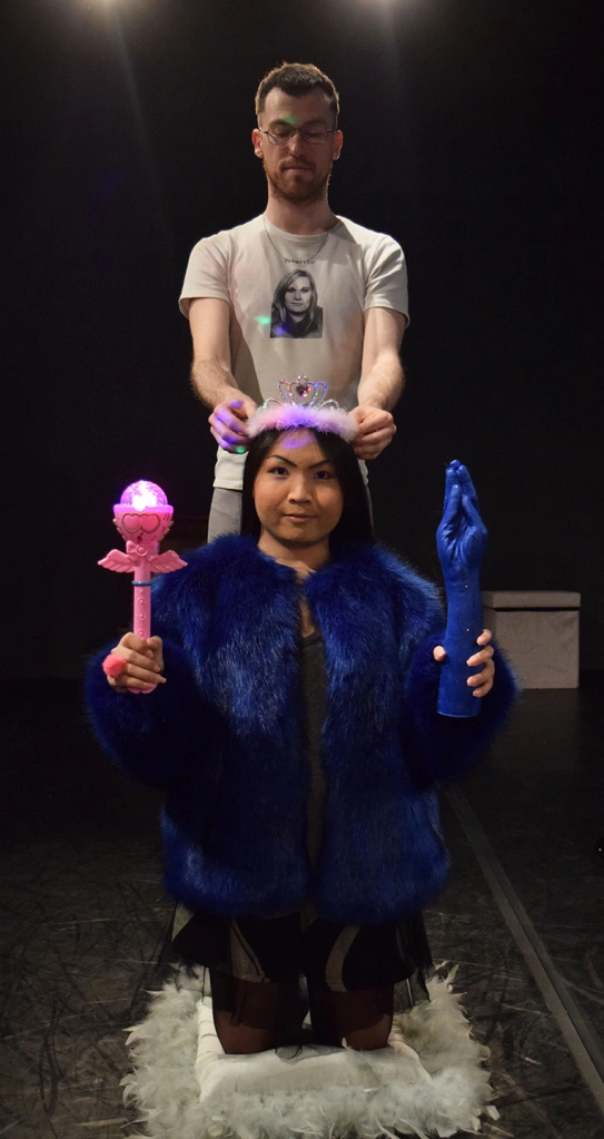 Un genre de festival Théâtre Le corps du roi par la Cie à Contrepoil du sens L’Arsénic Gindou 2026-04-11 Un genre de festival Théâtre Le corps du roi par la Cie à Contrepoil du sens