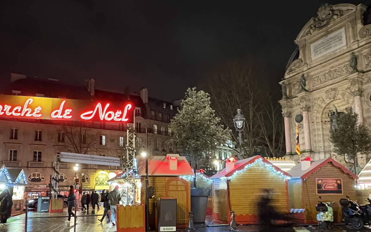Un marché de noël avec 156 ans d'histoire Place Saint Michel Paris