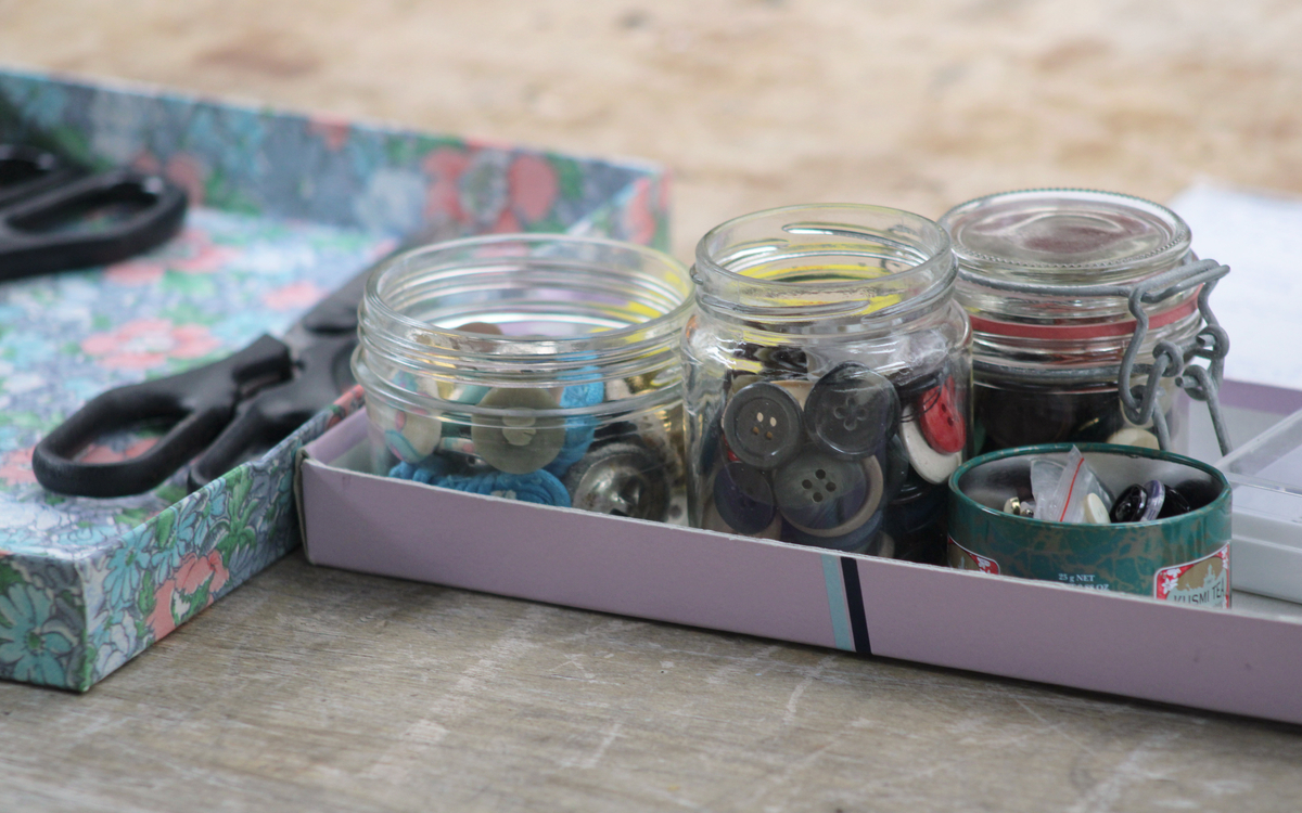 Atelier couture main - Accroches et boutons pression L'Atelier de la Ressourcerie Créative  Paris