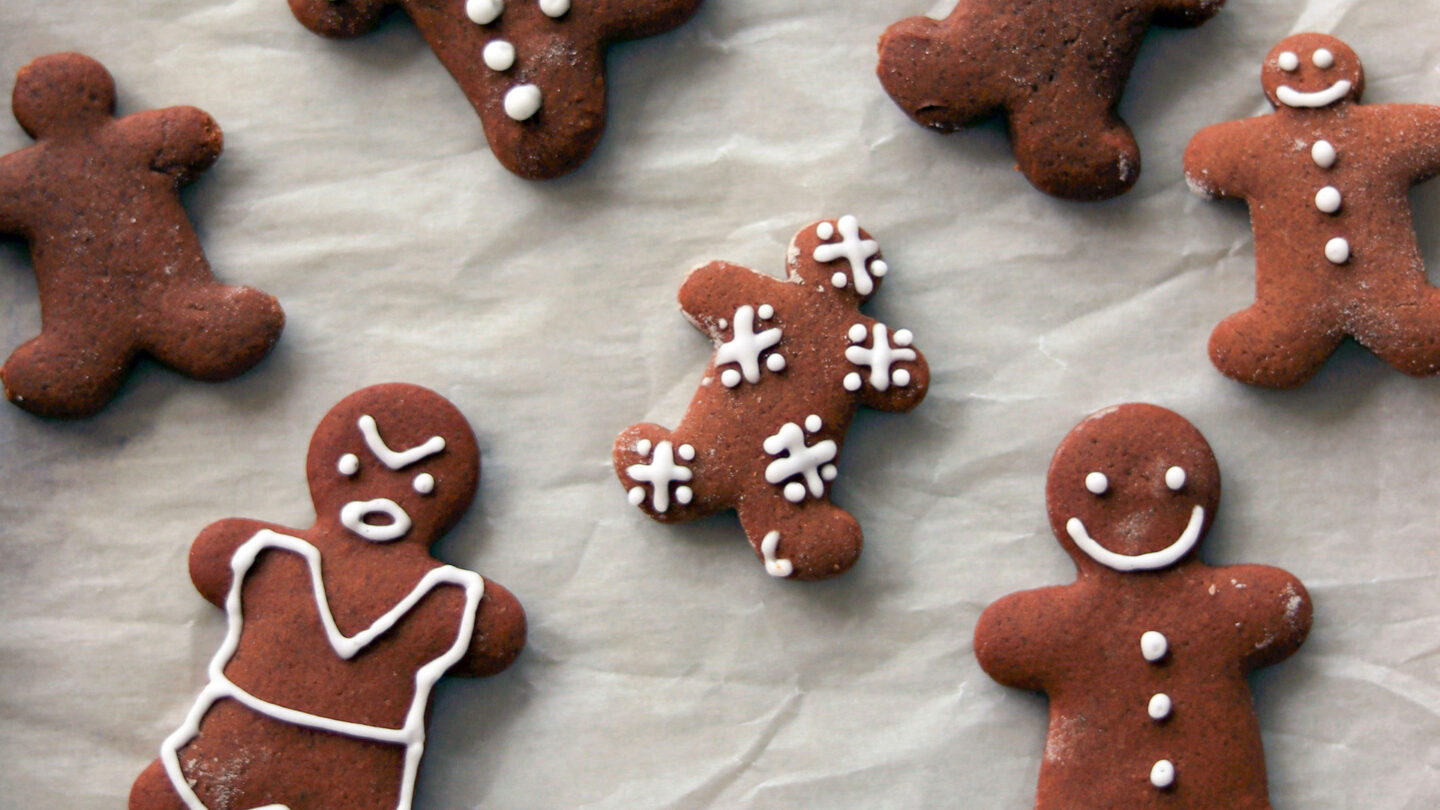 Atelier créatif guirlande de bonhommes en pain d'épice