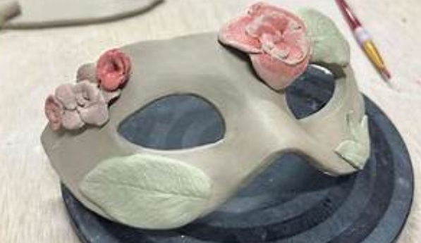 ATELIER DE MODELAGE D'ARGILE ADULTES & ENFANTS masques de mardi Gras