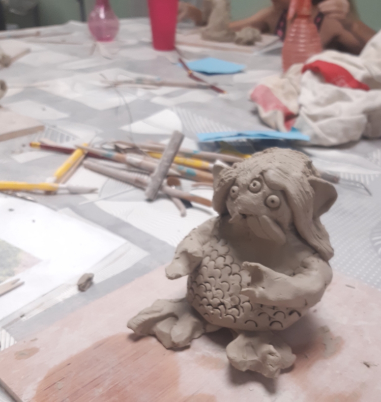 Atelier de modelage d'argile parents/enfants vacances de Pâques les animaux fantastiques