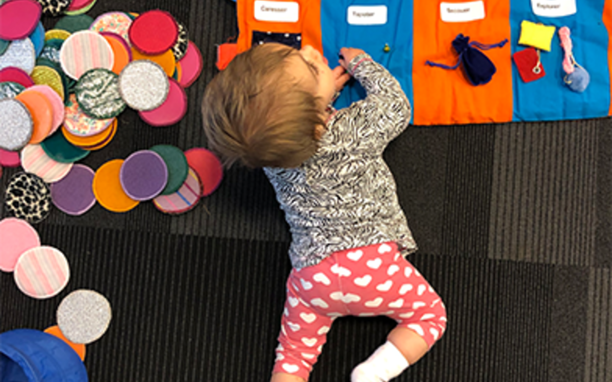 Atelier d'éveil sensoriel "Baby-touch" par les Doigts qui rêvent Bibliothèque Astrid Lindgren  Paris