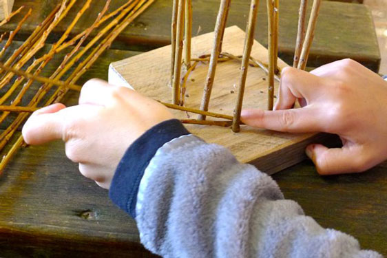 Ateliers tressage de l'osier au panier