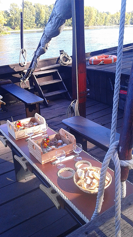 Balade Apéro sur la Loire Tours > Rochecorbon Bords de Loire Balade Apéro sur la Loire Tours > Rochecorbon