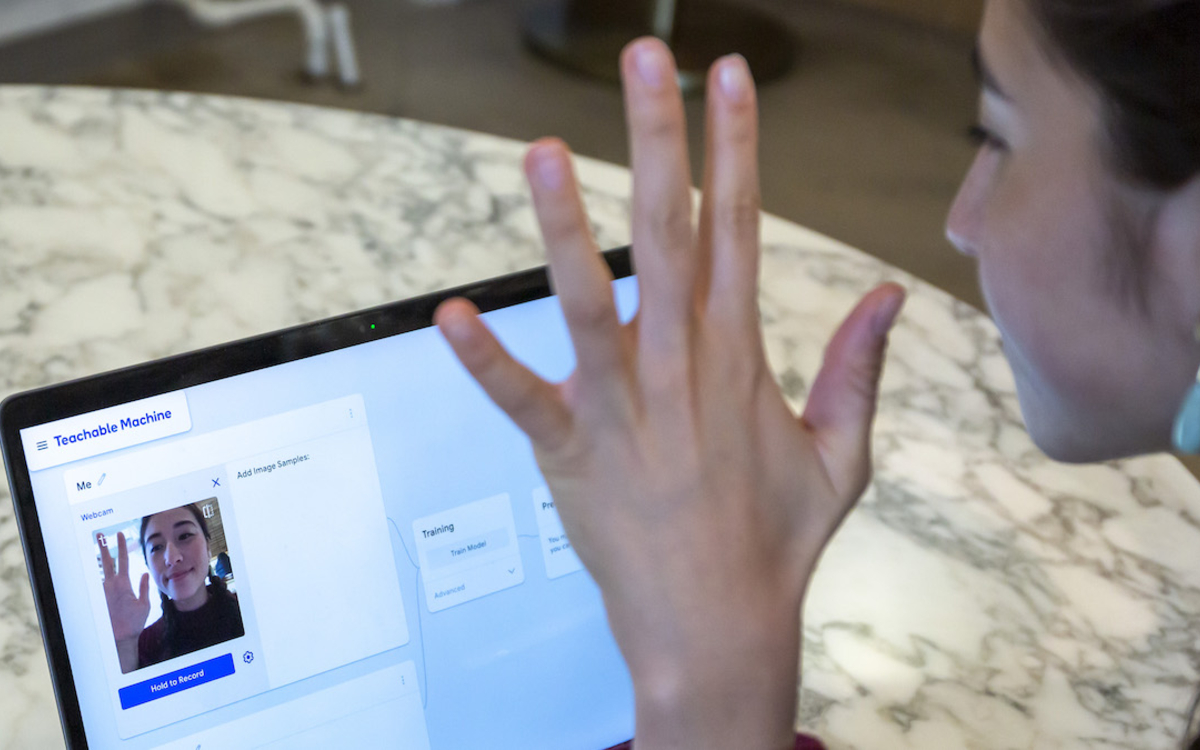 Comprendre l’IA de l’intérieur avec Teachable Machine : Atelier jeunesse Bibliothèque François Villon Paris Comprendre l'IA de l'intérieur avec Teachable Machine : Atelier jeunesse Bibliothèque François Villon Paris