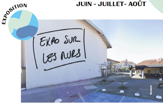 Exposition photo sur les murs de la ville