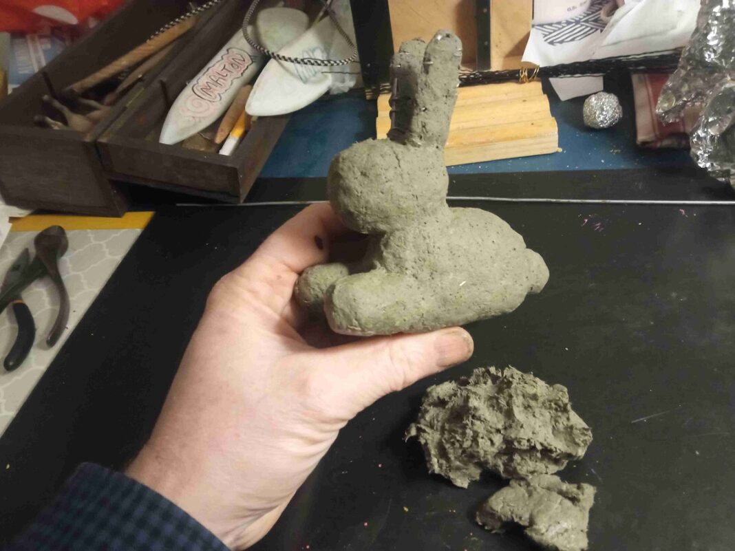 Fabrique ton petit lapin en papier mâché Ferme-musée du Cotentin  Sainte-Mère-Église