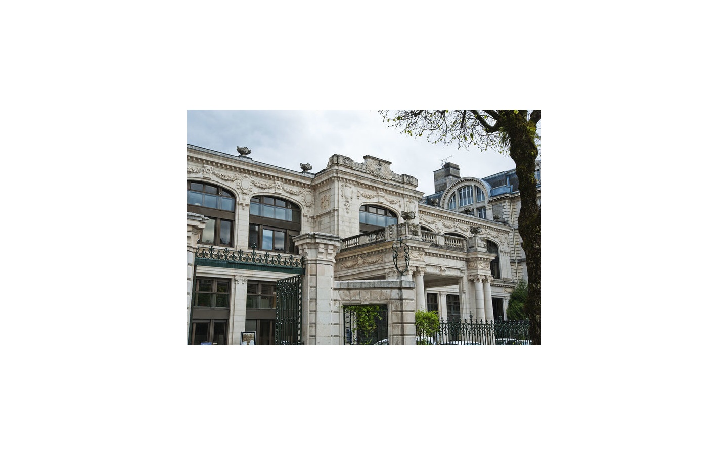 Fer forgé et savoir-faire l'hôtel de France et le lycée Louis Barthou