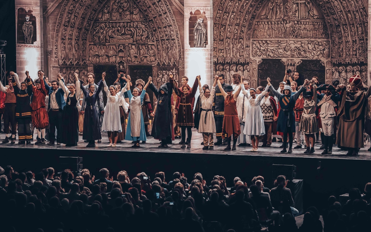 La Dame de Pierre LE DOME DE PARIS Paris