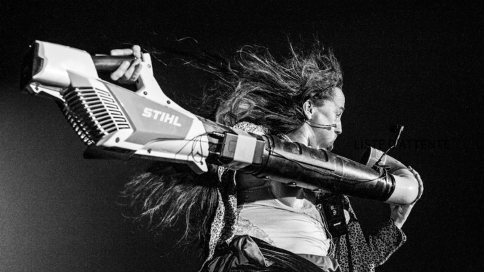 LE CONCERT À JULI ! La Compagnie du Vide. Programmation La Loggia Salle de la Bétangeais Monterfil