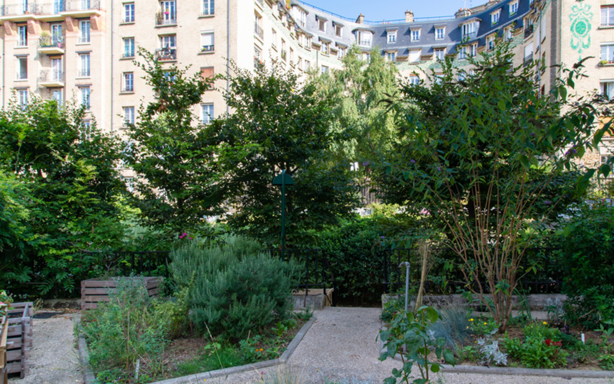 Les aménagements végétalisés du 17ème arrondissement Rendez-vous : à l’angle de la rue Dautancourt et de l’avenue de Clichy paris