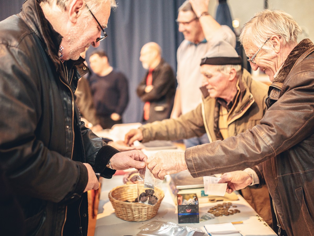 MARCHÉ AUX TRUFFES ET PRODUITS DU TERROIR