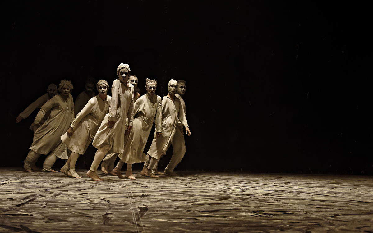 « May B » de Maguy Marin Chaillot – Théâtre national de la Danse Paris "May B" de Maguy Marin Chaillot - Théâtre national de la Danse Paris