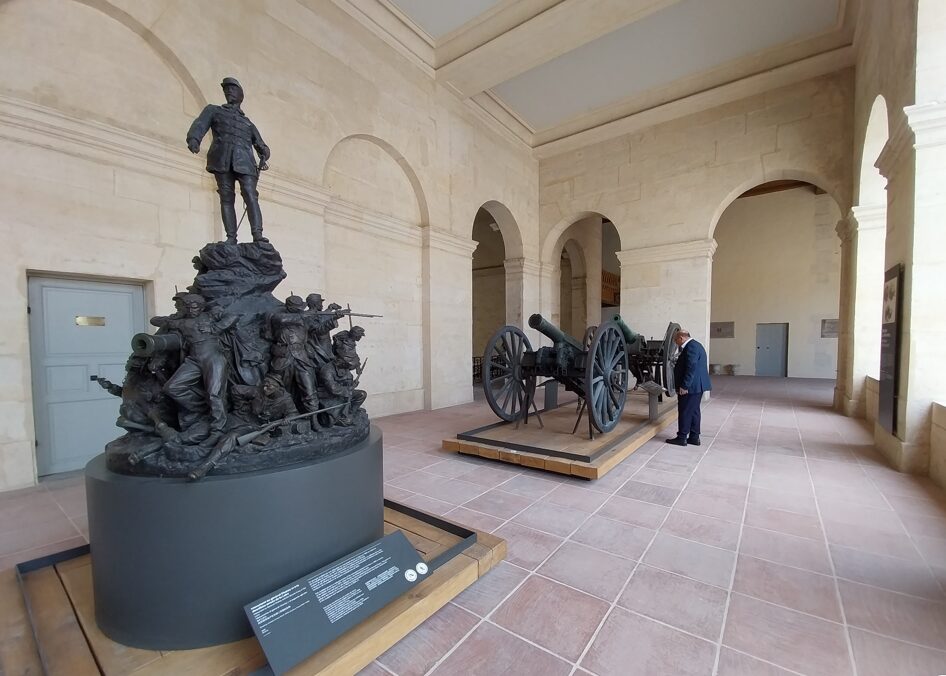 Détails d’architecture et de parcours aux Invalides