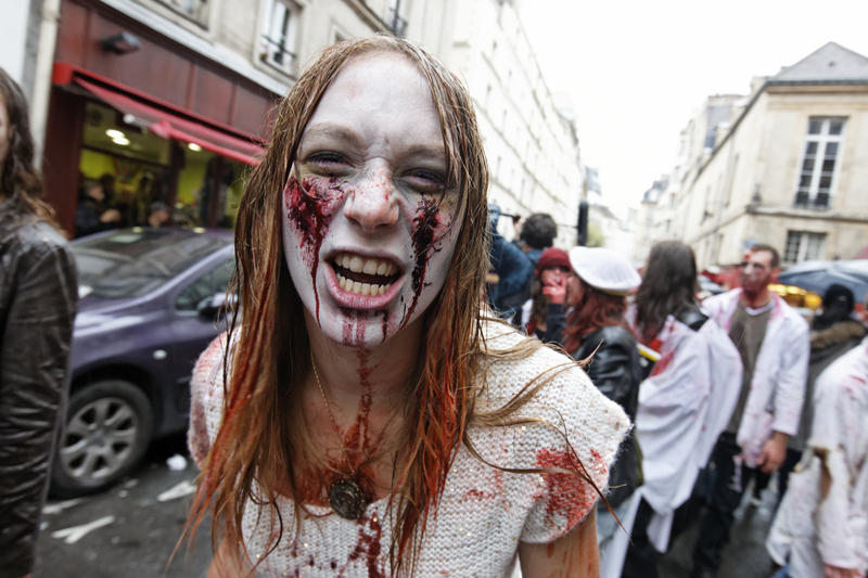 zombie walk - marche des zombie dans les rues parisiennes