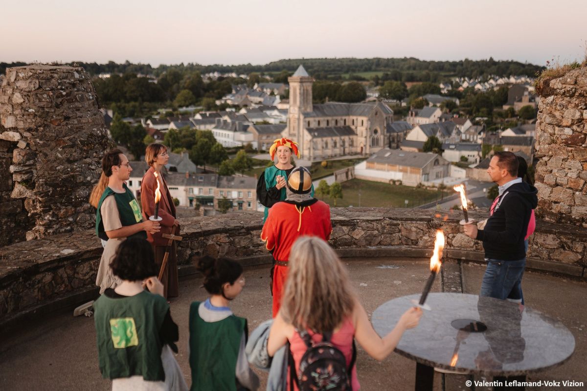 PIERRES EN LUMIERES: Visite nocturne du château médiéval de Bricquebec