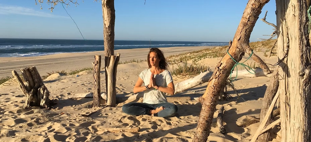 Salty Yoga sur la plage du Bétey
