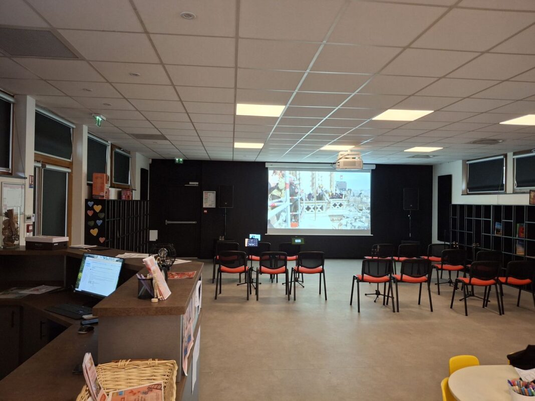 Sous le ciel de Paris, à la Micro-Folie Espace culturel Laaps’Art Montardon