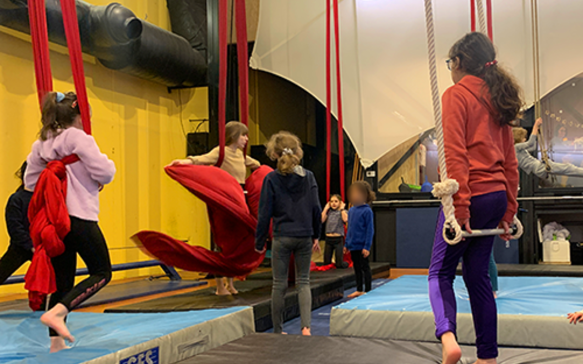 Stage cirque pour les enfants pendant les vacances d’été RueWATT Paris Stage cirque pour les enfants pendant les vacances d'été RueWATT Paris