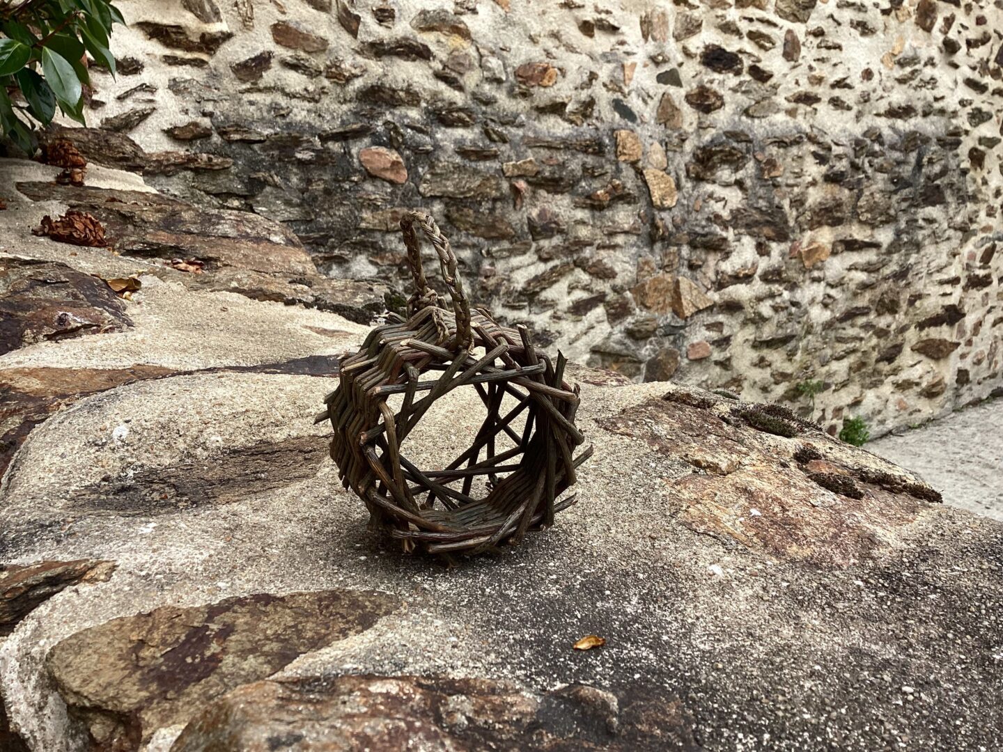 Stage de vannerie fabrication d'une mangeoire-roue