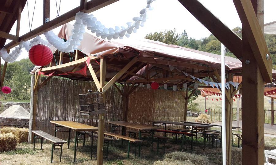 Village 1900 Guinguette et course garçons de café