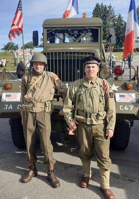 Village 1900 les Uniformes dans l'Histoire