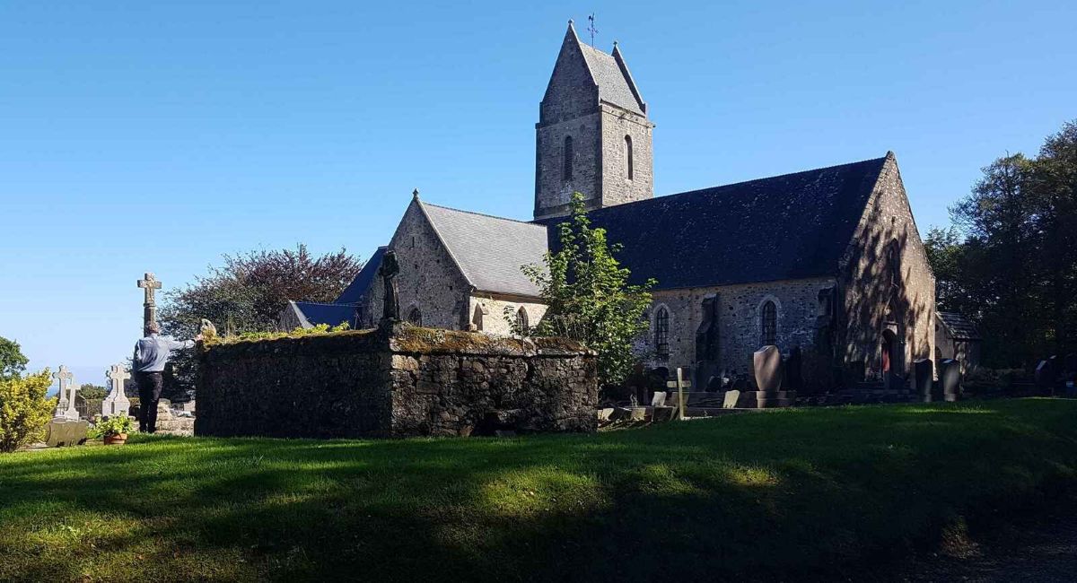 Visite guidée A l’ombre des clochers Montaigu-la-Brisette et le manoir de La Bellevillerie