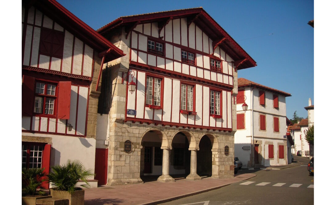 Visite guidée d’Urrugne histoire du peuple basque, mythologie, jeux, us et coutumes Place René Soubelet Urrugne