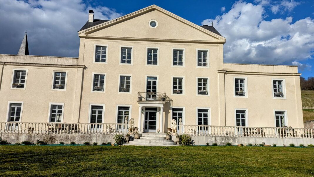 100 lieux 100 massages Ancrage en Pyrénées Château de Roquehort Monein