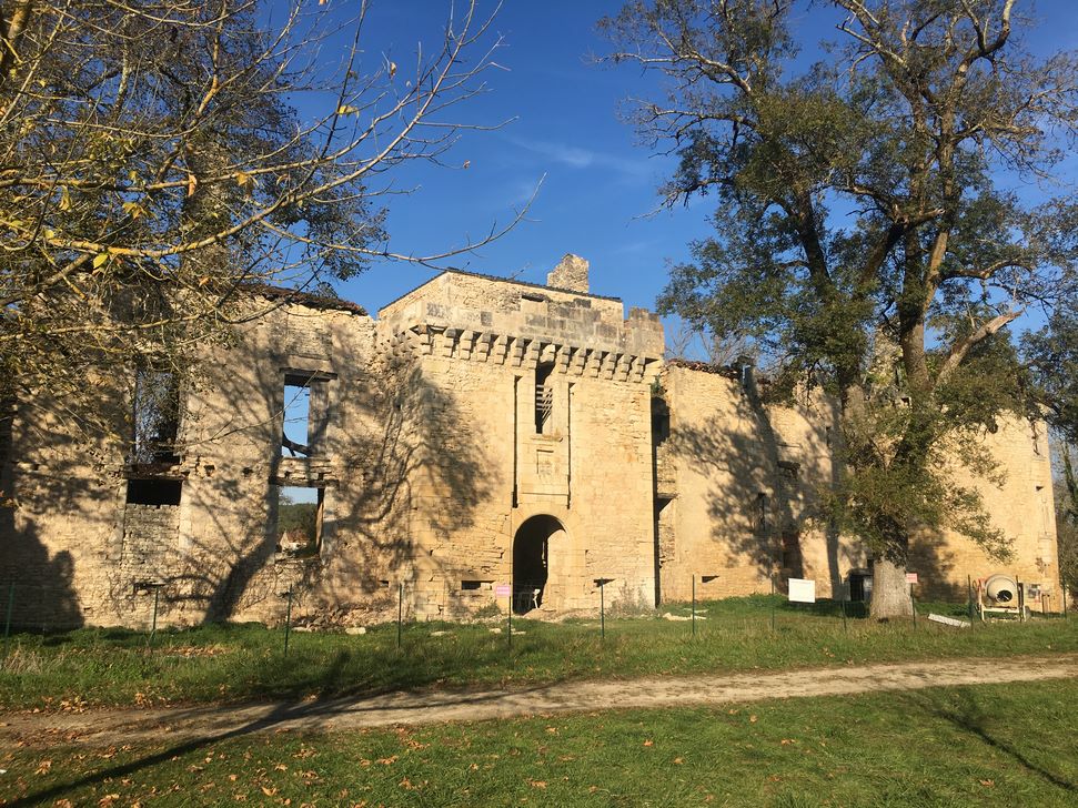 Animation médiévale avec l'installation d'un camp Châteaux en fête