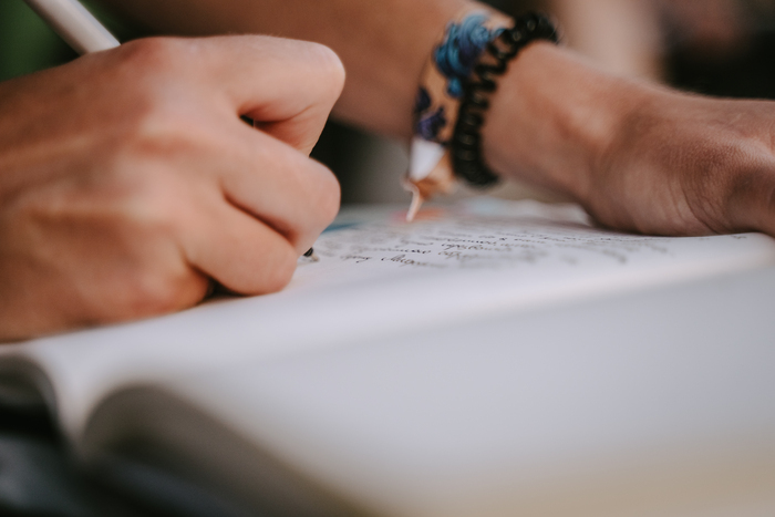 Atelier d'écriture Dis-moi dix mots : jouer avec les dix mots (et plein d'autres) pour s'imaginer un monde à venir médiathèque Louise Michel Annecy