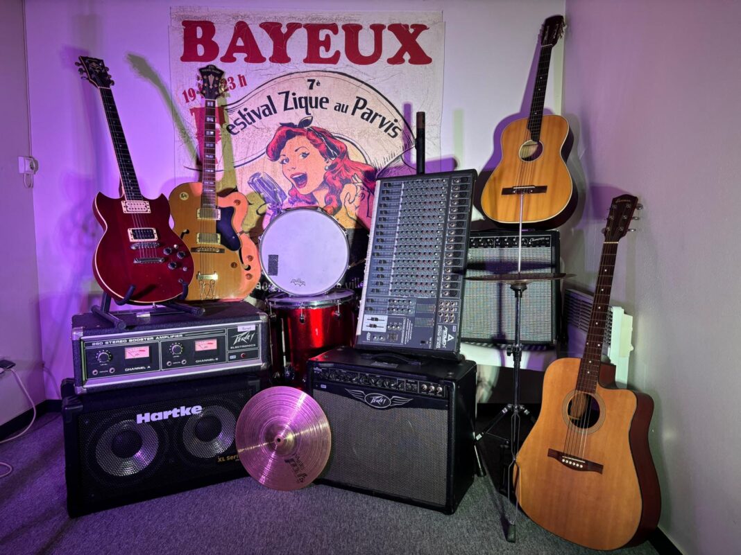 Brocante Musicale en intérieur Salle des fêtes St Laurent Bayeux