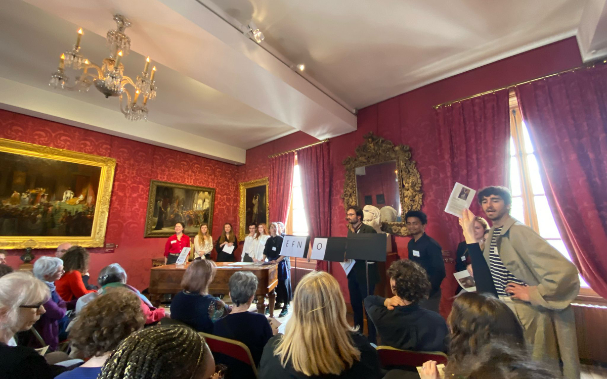 Cartels vagabonds : performance Maison de Victor Hugo  PARIS