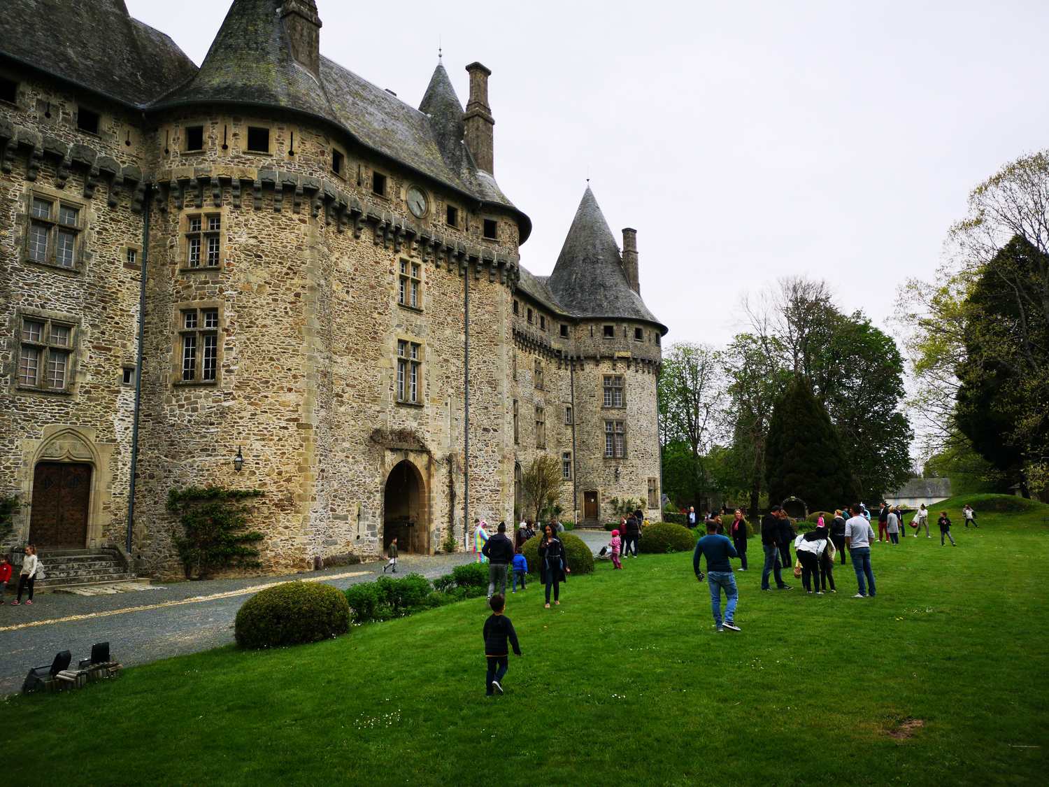 Chasse aux oeufs au château