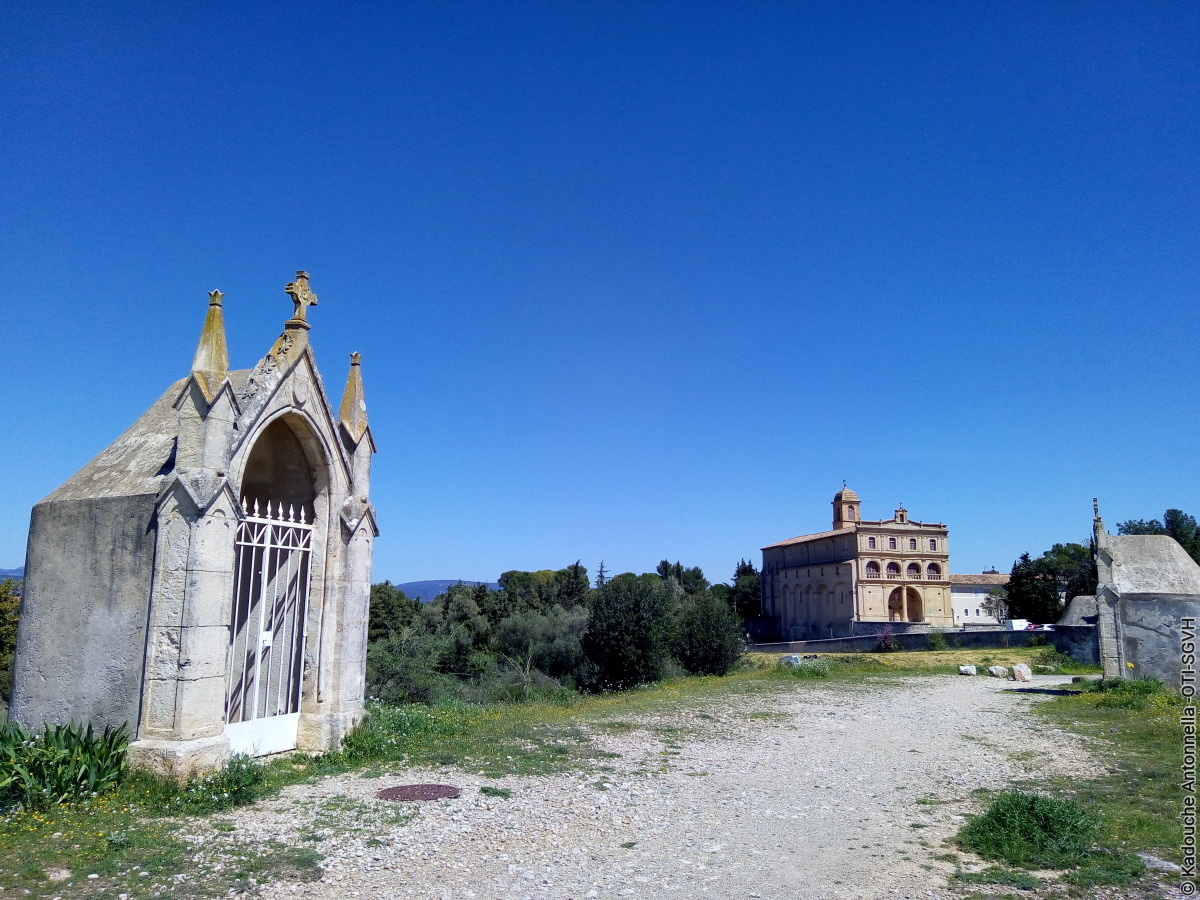 DE PIERRES ET D'OLIVES VISITE CULTURELLE DE GIGNAC ET HALTE GOURMANDE
