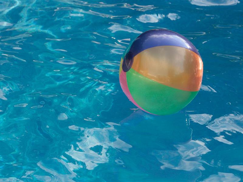 Et si les boules de neige flottaient sur l&rsquo;eau ?  Niederbronn-les-Bains