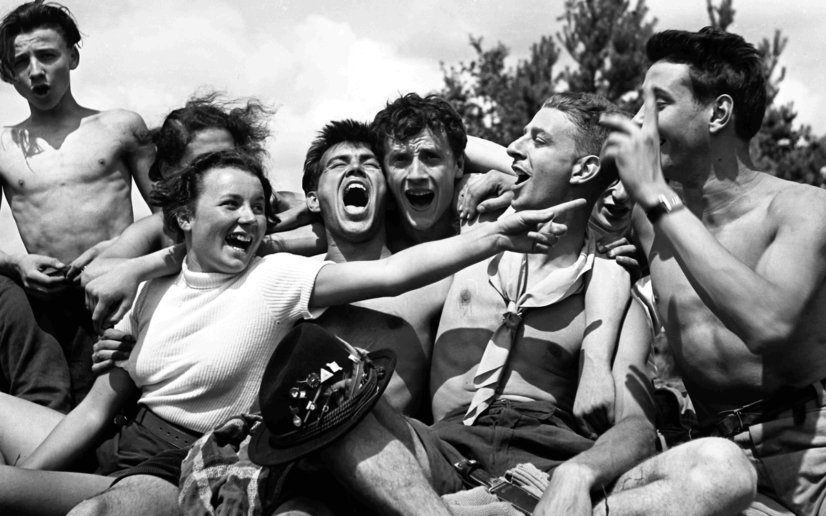 Exposition de photographies : 36 Y'a d'la joie ! Les Amies Rouges PARIS