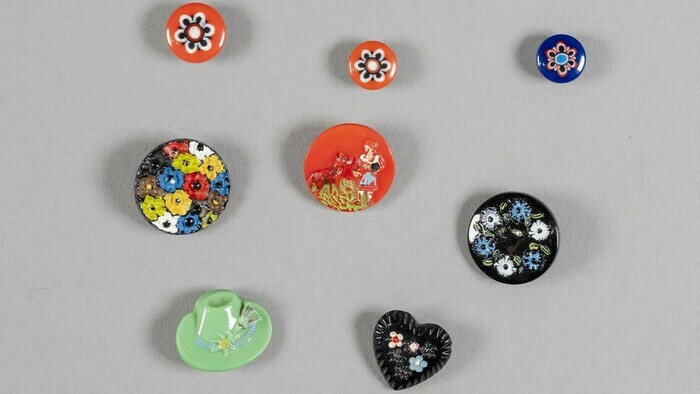 Façonnage et décor de boutons Musée Ariana - Musée suisse de la céramique et du verre Genève