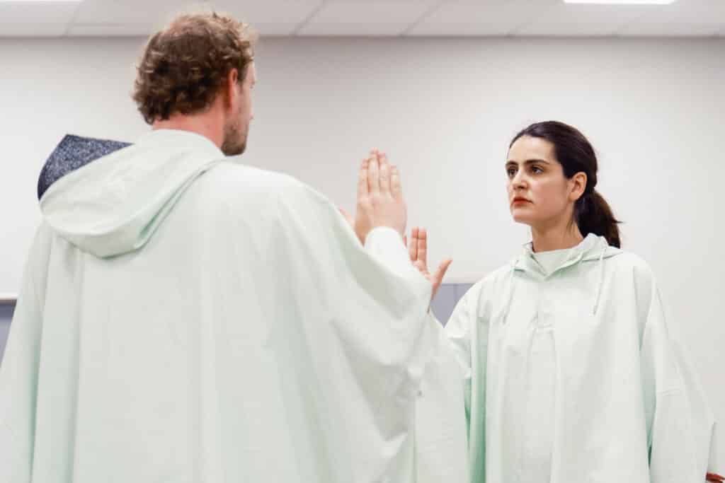 Farce Complotiste pour lieu reculé The Rabbit Hole Cie Les Grandes Marées