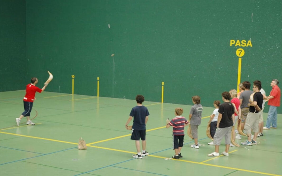 Initiation à la pelote basque Jai Alai Saint-Jean-de-Luz