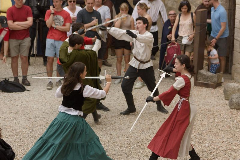 Initiation à l'escrime artistique Châteaux en fête