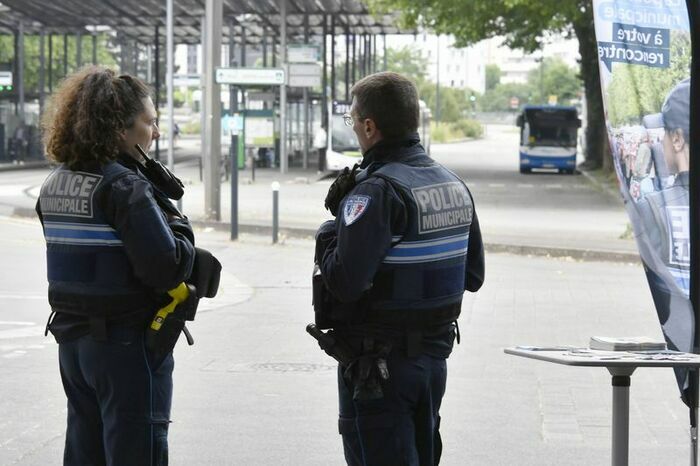 Rencontre avec la police municipale Marché des Châtelets Nantes