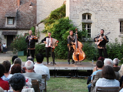 Repas concert solidaire par le Collectif Le Village