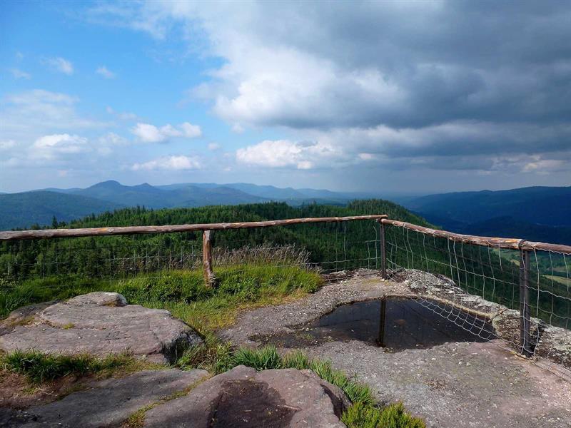 Sentiers Plaisir Randonnée vers la Chatte Pendue et Tête Pelée