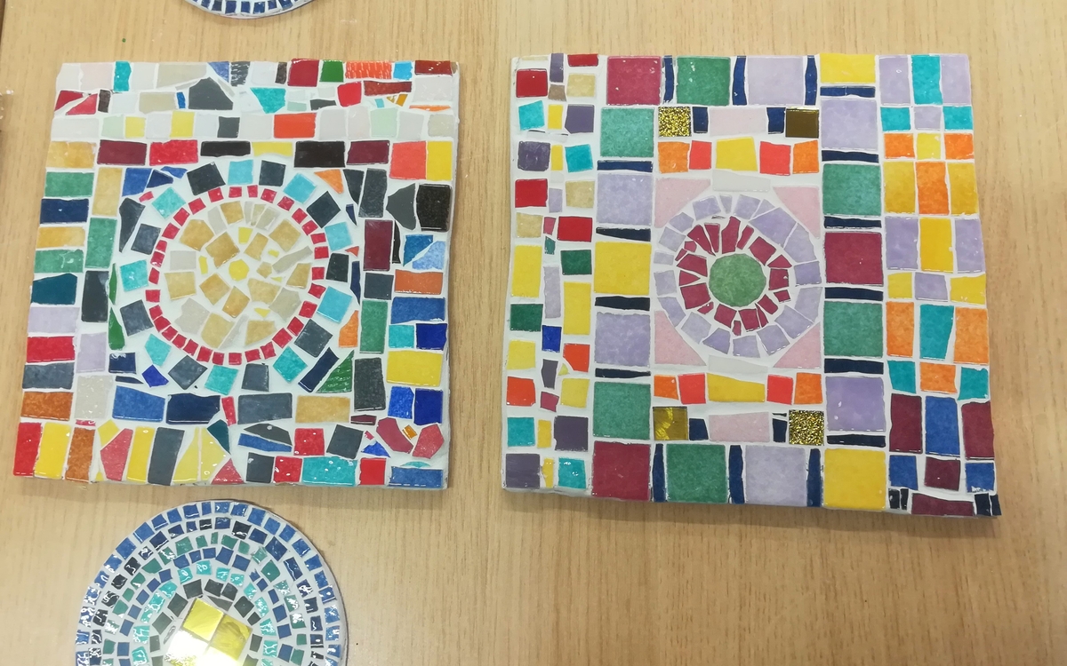 Stage vacances « Mosaïque » Centre Paris Anim’ Poterne des Peupliers PARIS Stage vacances "Mosaïque" Centre Paris Anim' Poterne des Peupliers PARIS