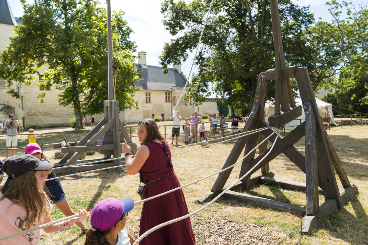 Sur le camp des bâtisseurs tirs de machines